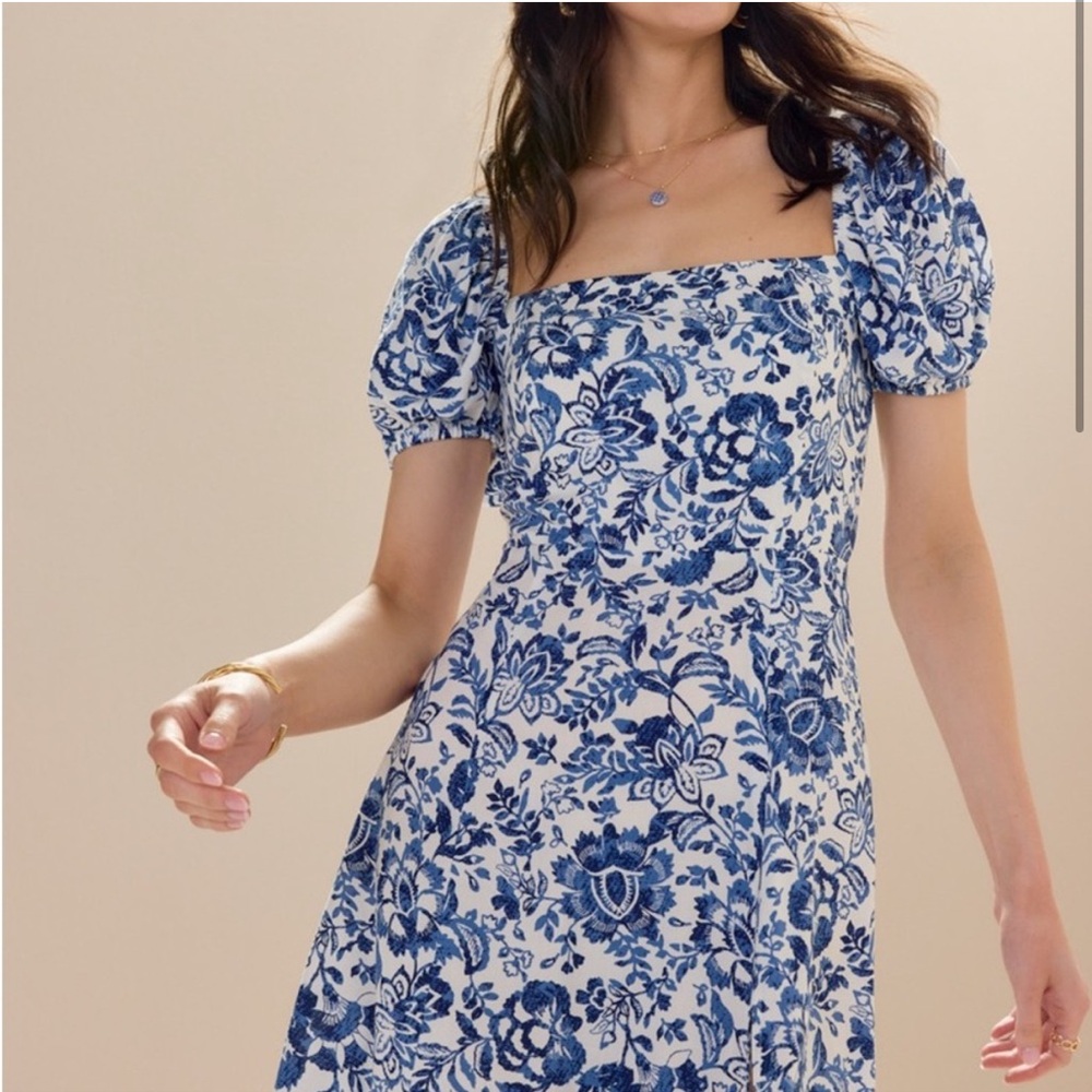NWOT Francesca’s Blue and White Floral Puff-Sleeve Midi Dress